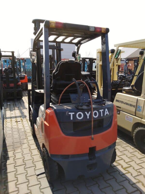 WÓZEK WIDŁOWY TOYOTA 8FGF18