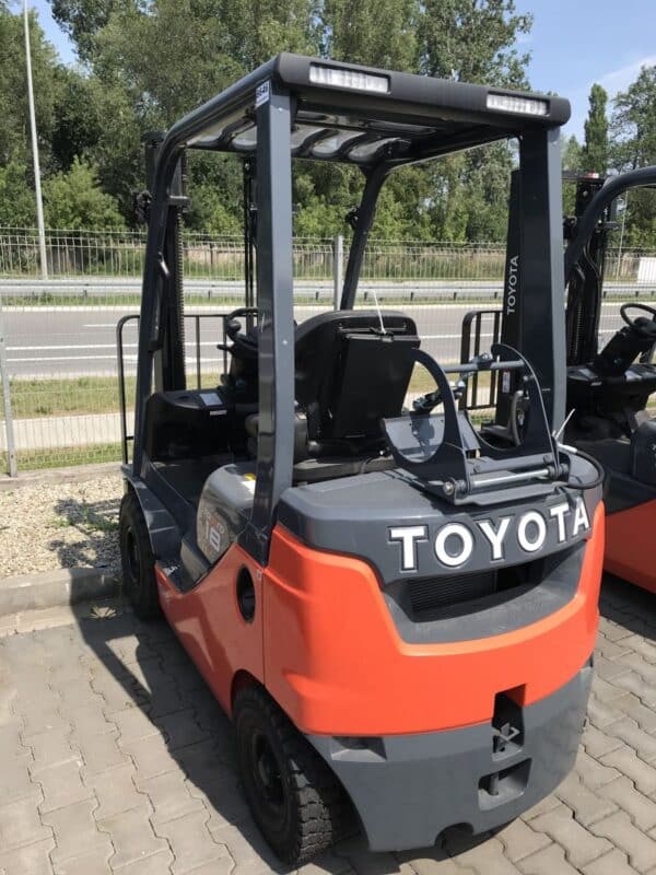 WÓZEK WIDŁOWY TOYOTA 02-8FGF18