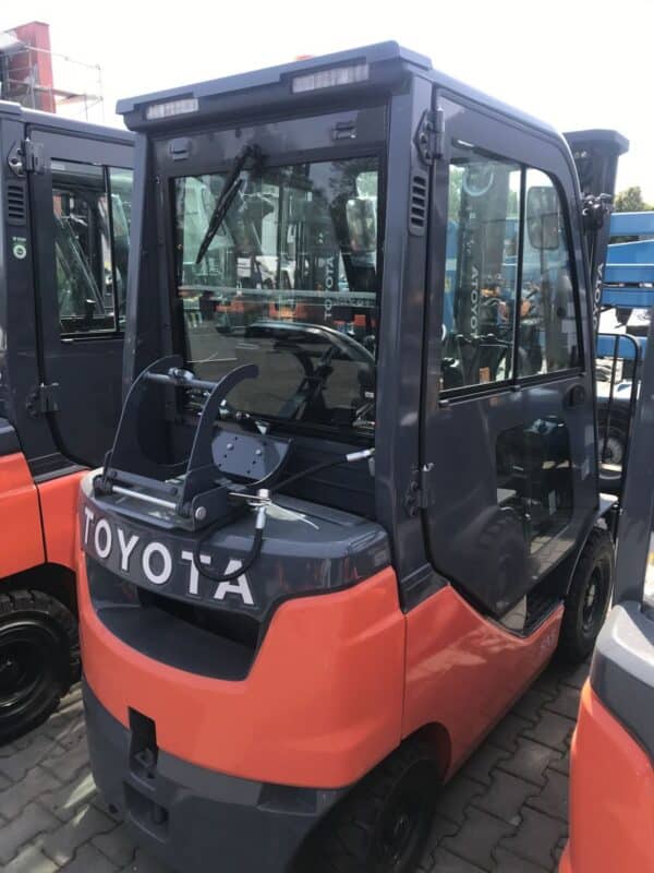 WÓZEK WIDŁOWY TOYOTA 02-8FGF18