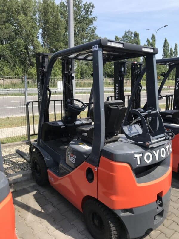 WÓZEK WIDŁOWY TOYOTA 02-8FGF18