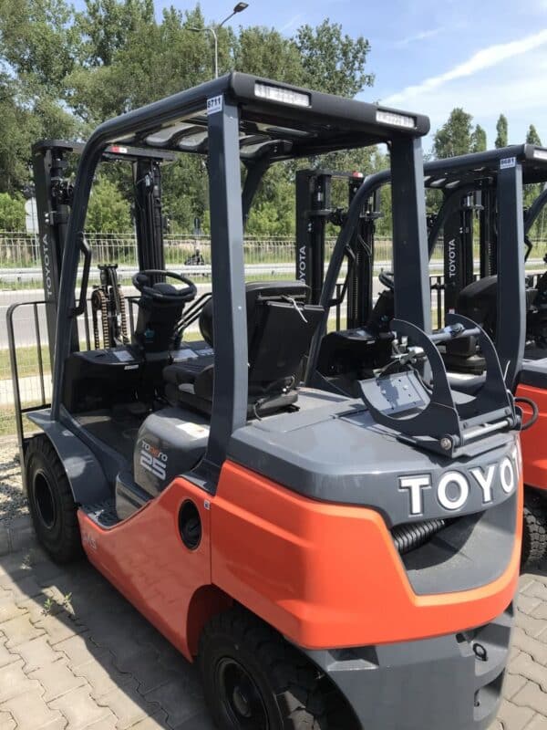 WÓZEK WIDŁOWY TOYOTA 02-8FGF25