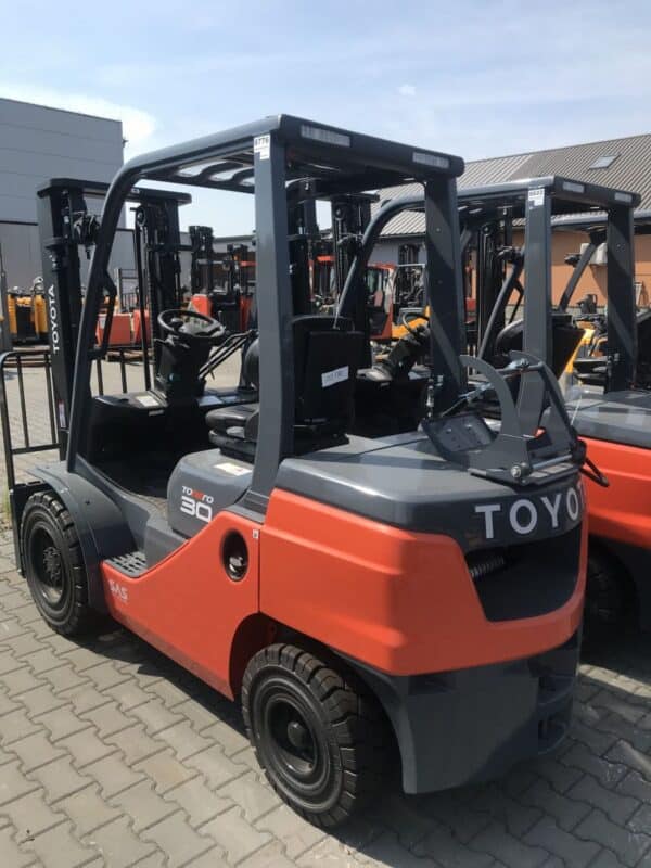 WÓZEK WIDŁOWY TOYOTA 02-8FGF30