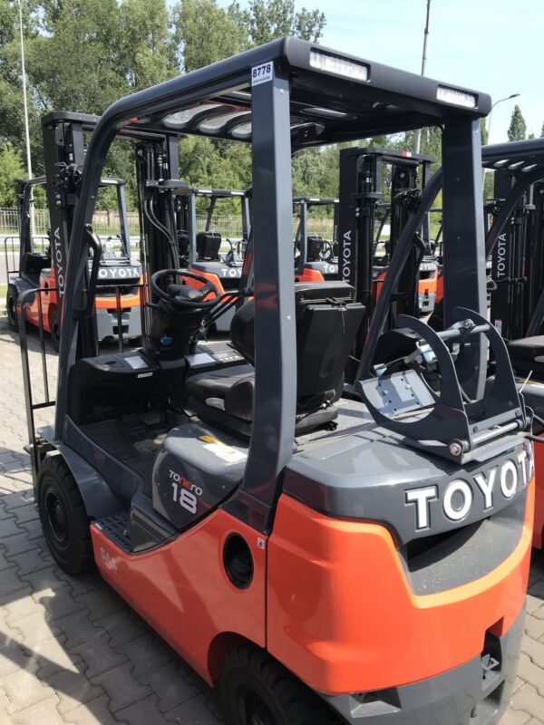 WÓZEK WIDŁOWY TOYOTA 02-8FGF18