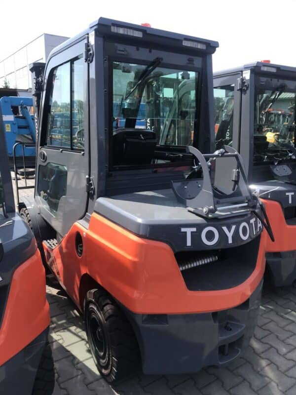 WÓZEK WIDŁOWY TOYOTA 02-8FGF30