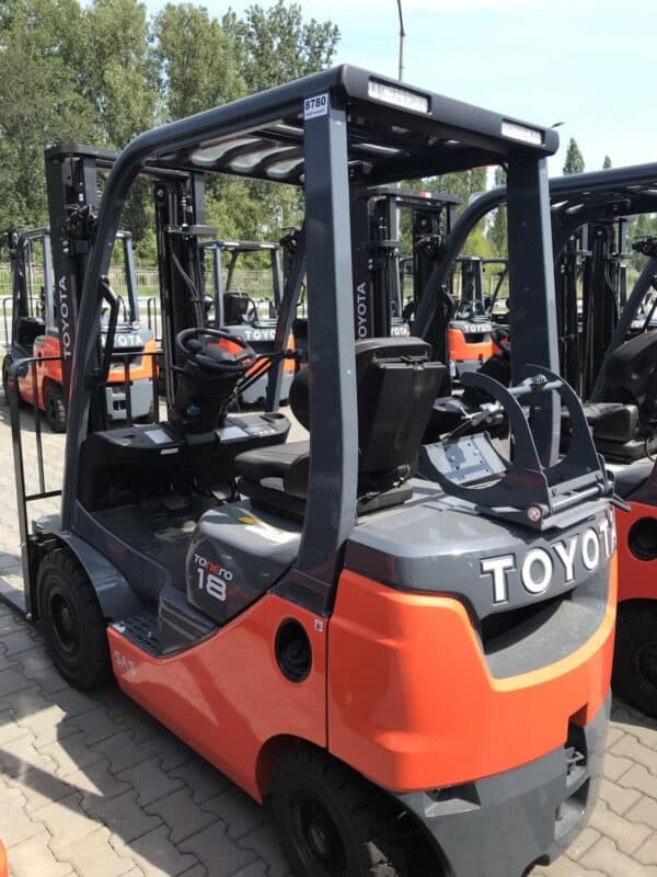 WÓZEK WIDŁOWY TOYOTA 02-8FGF18
