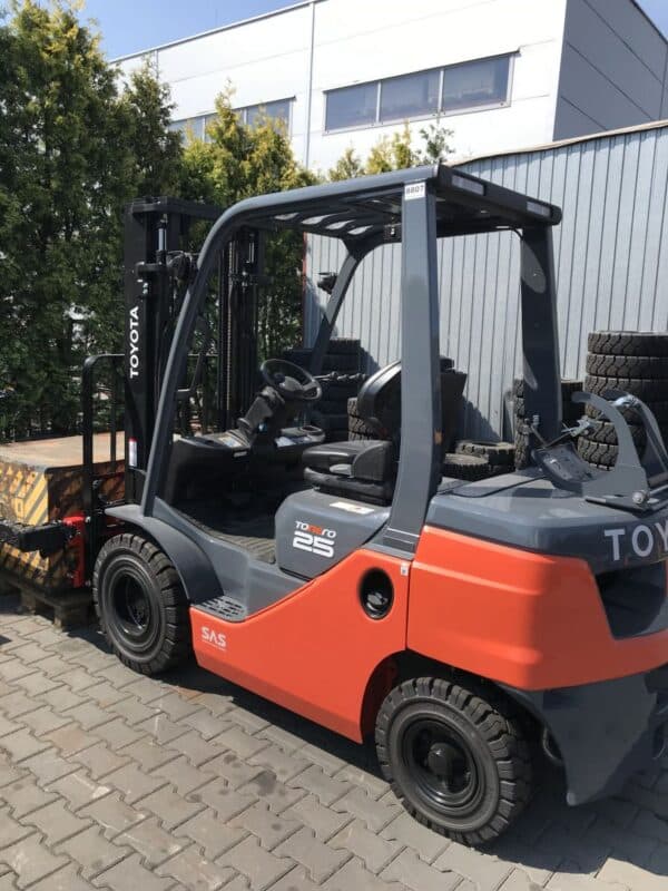 WÓZEK WIDŁOWY TOYOTA 02-8FGF25
