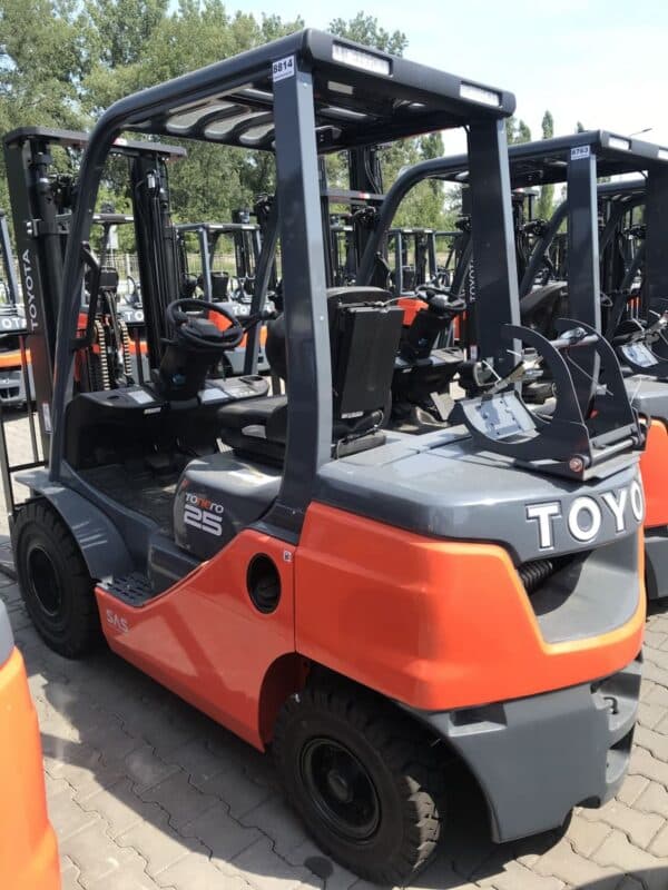 WÓZEK WIDŁOWY TOYOTA 02-8FGF25