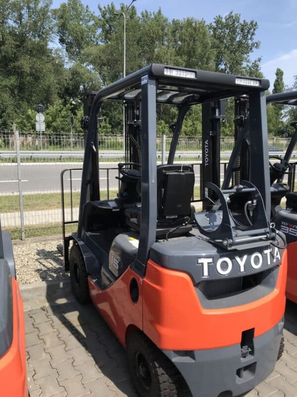 WÓZEK WIDŁOWY TOYOTA 02-8FGF15