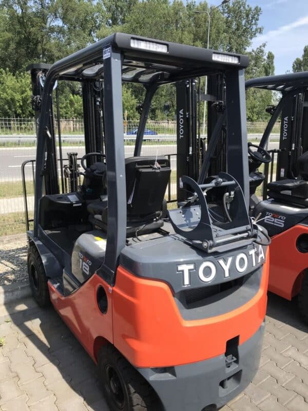 WÓZEK WIDŁOWY TOYOTA 02-8FGF18