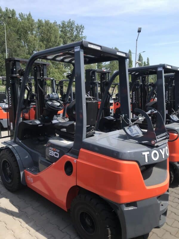 WÓZEK WIDŁOWY TOYOTA 02-8FGF30