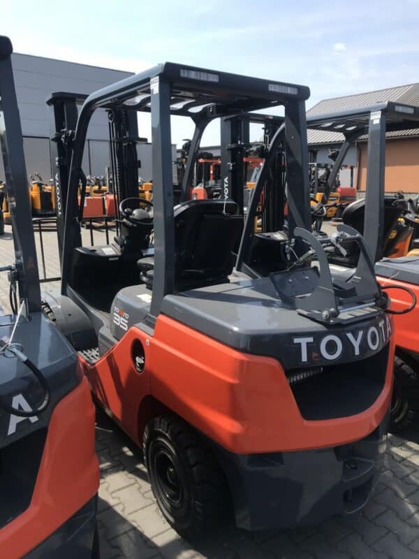 WÓZEK WIDŁOWY TOYOTA 02-8FGJF35