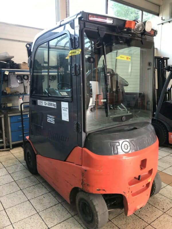 WÓZEK WIDŁOWY TOYOTA 8FBMKT25