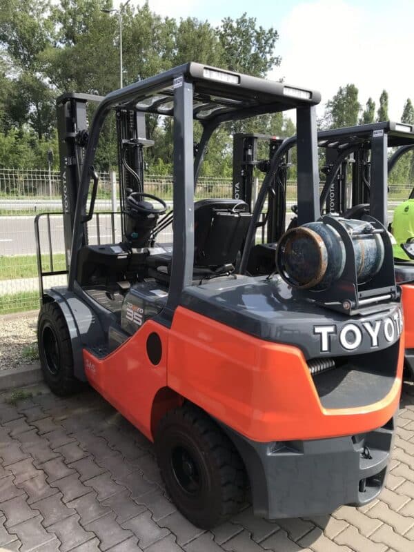 WÓZEK WIDŁOWY TOYOTA 02-8FGJF35