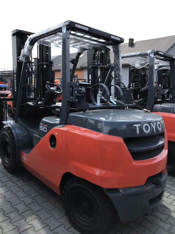 WÓZEK WIDŁOWY TOYOTA 8FG45N