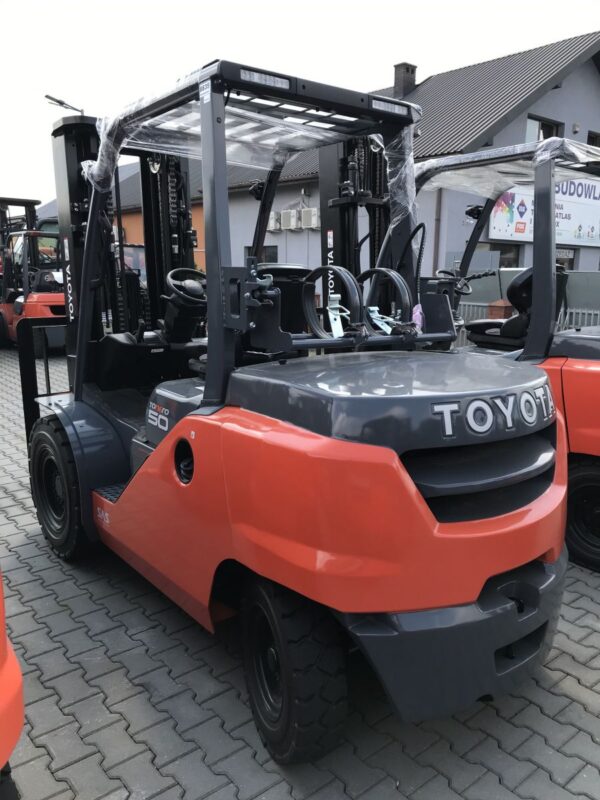 WÓZEK WIDŁOWY TOYOTA 8FG45N
