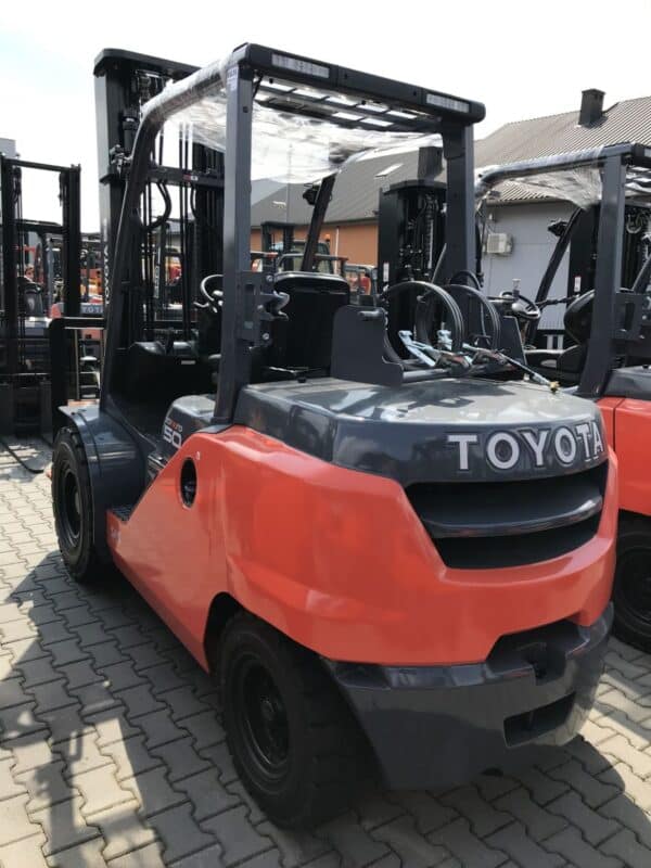 WÓZEK WIDŁOWY TOYOTA 8FG45N