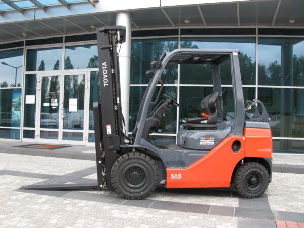 WÓZEK WIDŁOWY TOYOTA 02-8FGF25