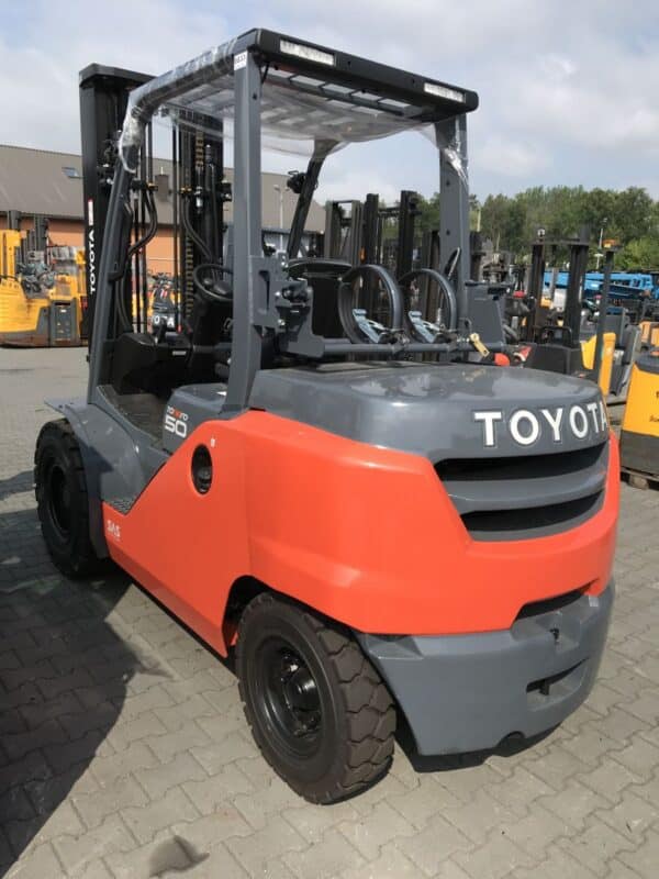 WÓZEK WIDŁOWY TOYOTA 8FG45N