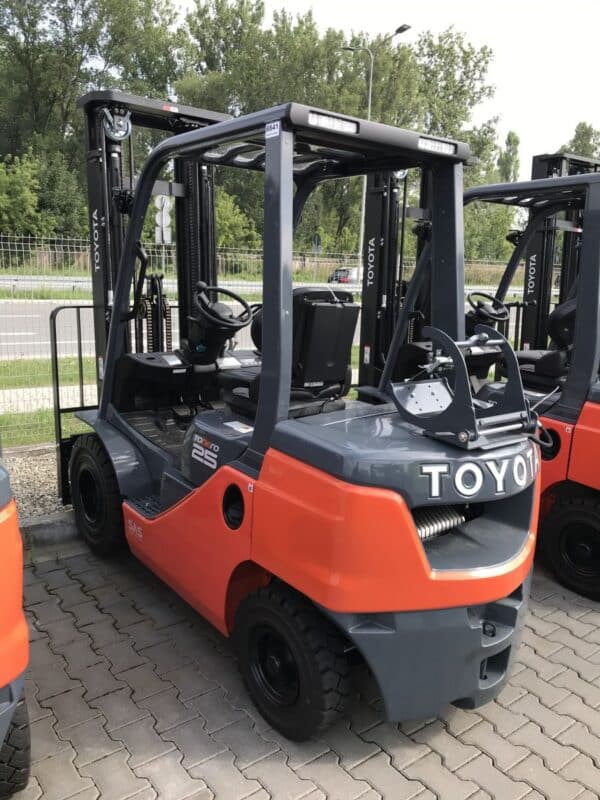 WÓZEK WIDŁOWY TOYOTA 02-8FGF25