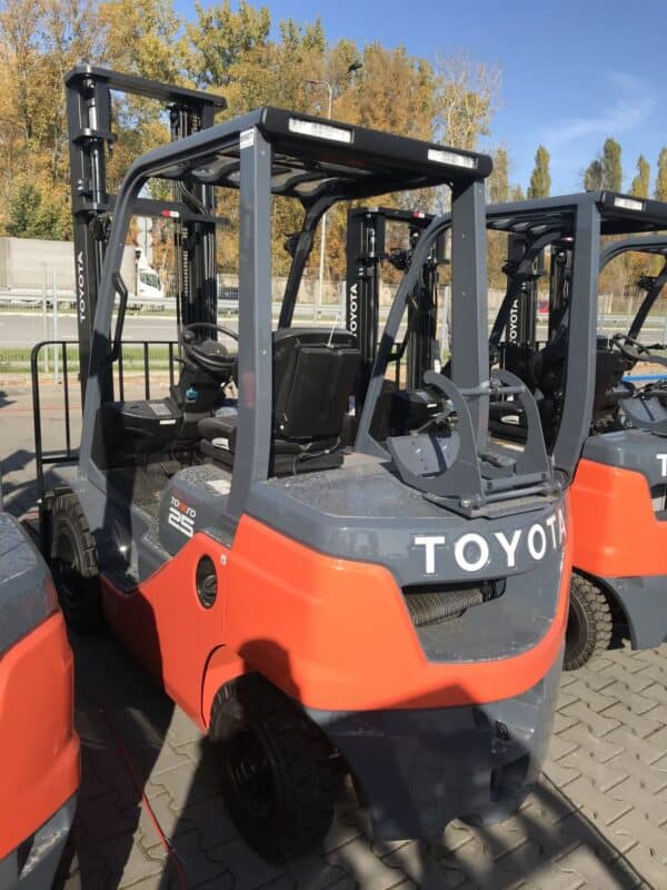 WÓZEK WIDŁOWY TOYOTA 02-8FGF25