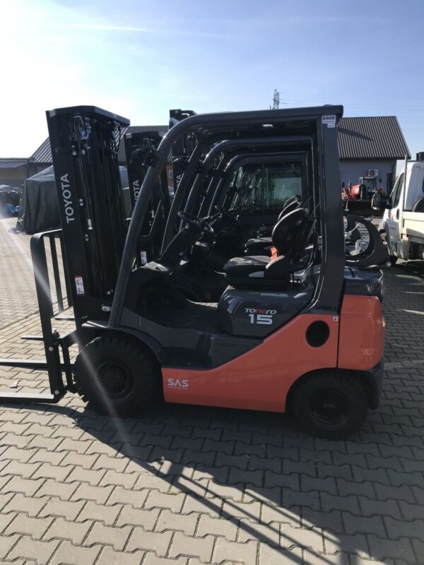 WÓZEK WIDŁOWY TOYOTA 02-8FGF15
