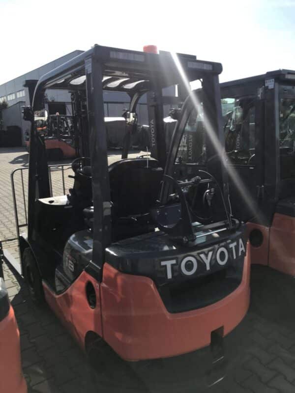 WÓZEK WIDŁOWY TOYOTA 02-8FGF18