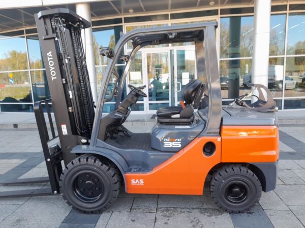 WÓZEK WIDŁOWY TOYOTA 02-8FGJF35
