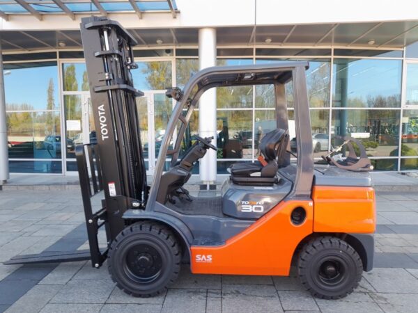 WÓZEK WIDŁOWY TOYOTA 02-8FGF30