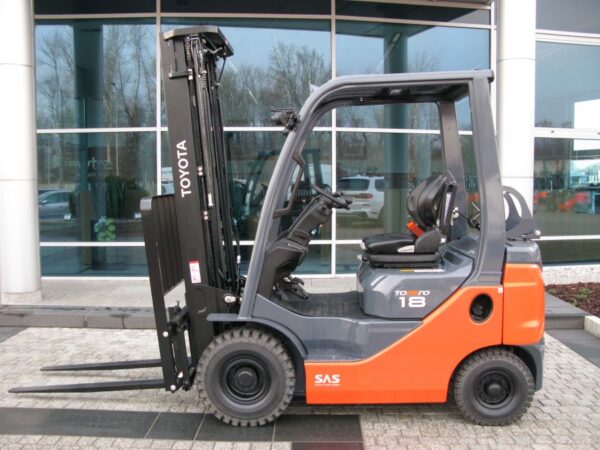 WÓZEK WIDŁOWY TOYOTA 02-8FGF18