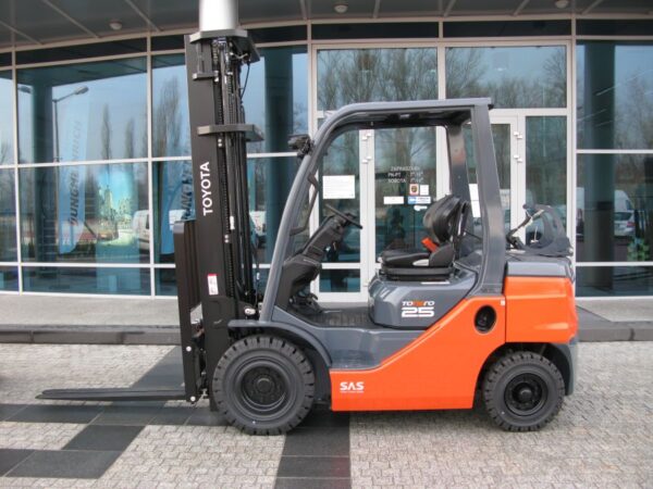 WÓZEK WIDŁOWY TOYOTA 02-8FGF25
