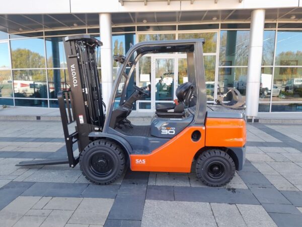WÓZEK WIDŁOWY TOYOTA 02-8FGF30