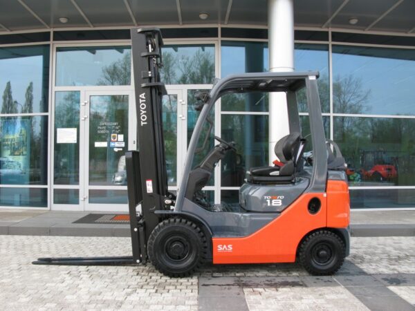 WÓZEK WIDŁOWY TOYOTA 02-8FGF18