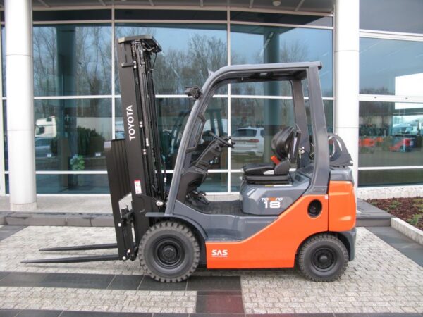 WÓZEK WIDŁOWY TOYOTA 02-8FGF18