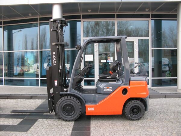 WÓZEK WIDŁOWY TOYOTA 02-8FGF25