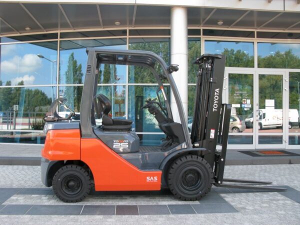 WÓZEK WIDŁOWY TOYOTA 02-8FGF25