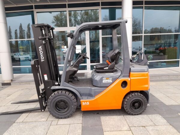 WÓZEK WIDŁOWY TOYOTA 02-8FGF25