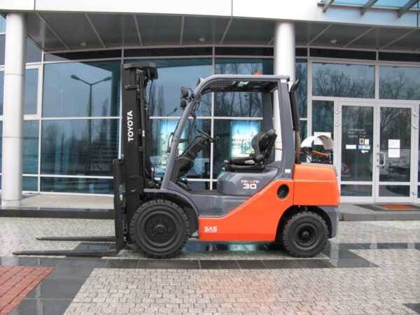 WÓZEK WIDŁOWY TOYOTA 02-8FGF30